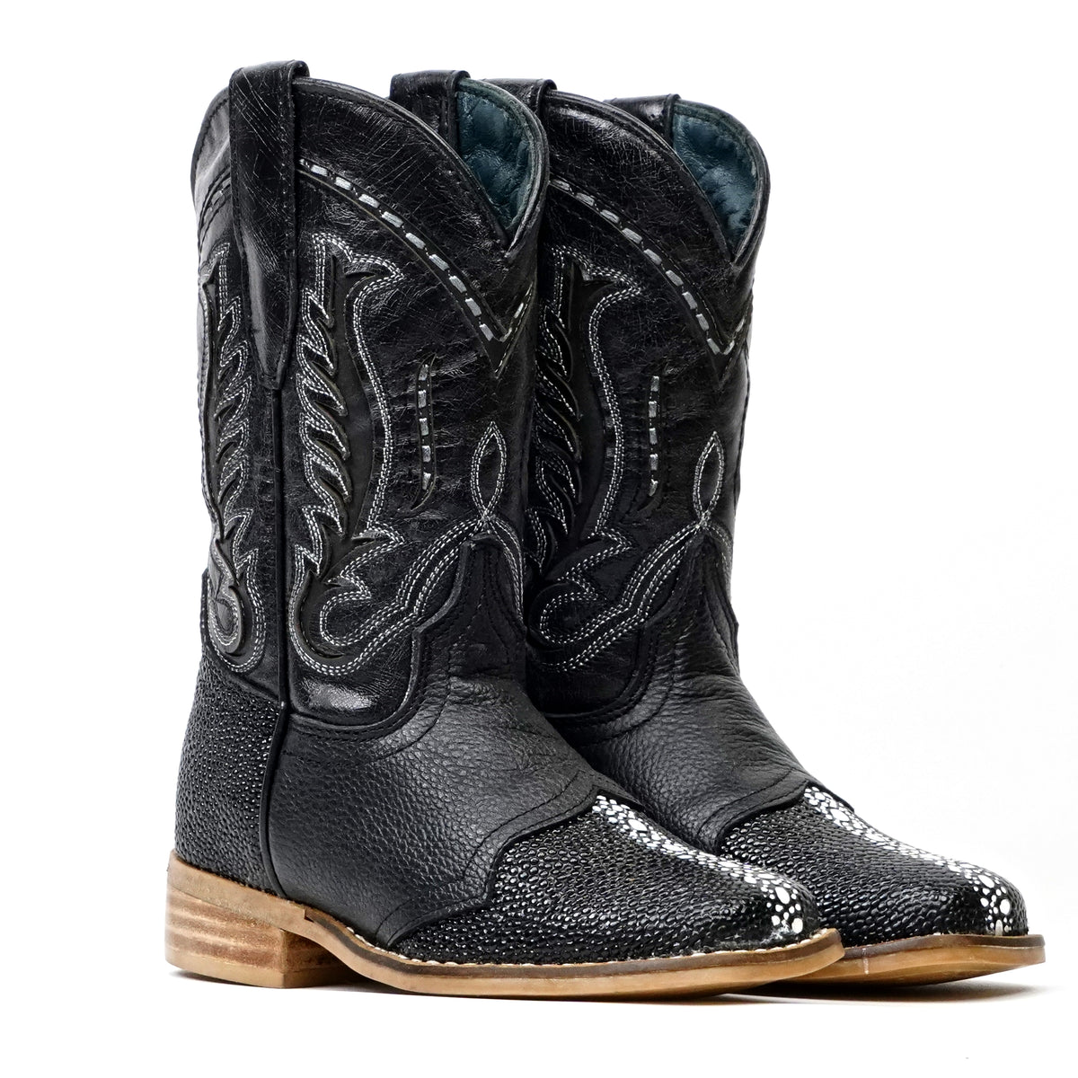 Bota infantil de media pantorrilla con estampado de raya y puntera estilo rodeo en color negro