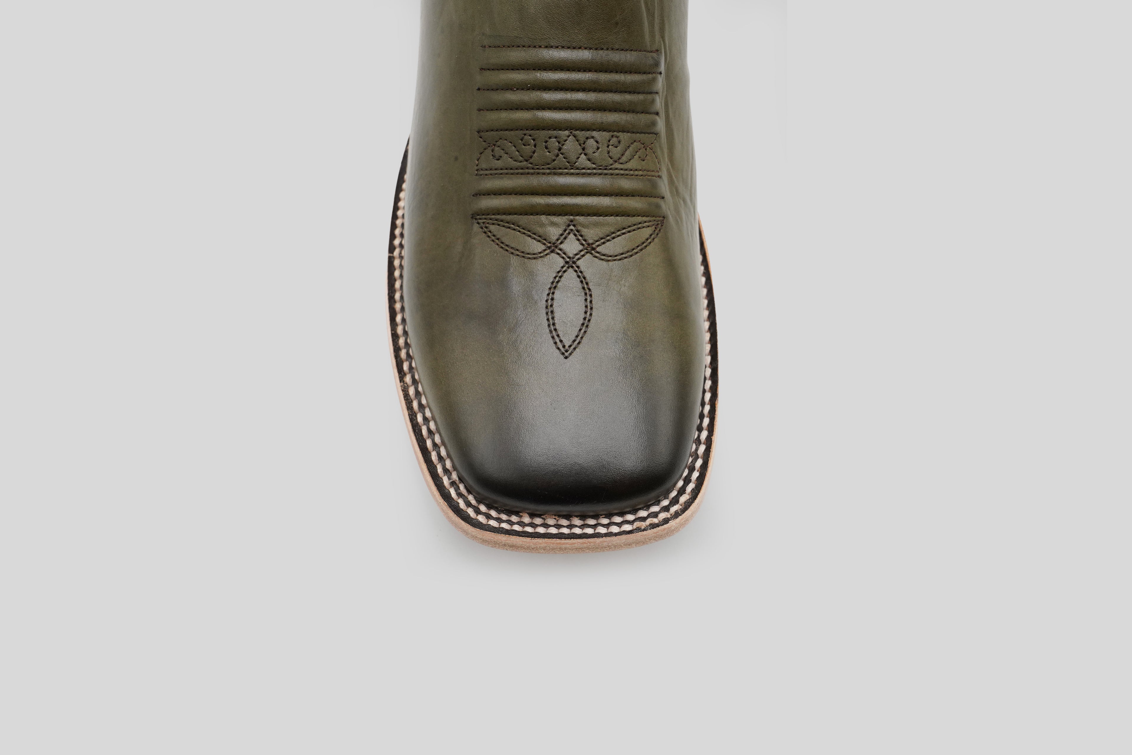 Cleyton Olive - Punta Cuadrada (E944)