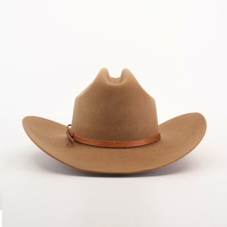 The 6X Sinaloa Fawn is a tan cowboy hat made from sheeps wool, featuring a wide brim and brown leather hatband that embodies rich Western heritage, isolated on a white background.