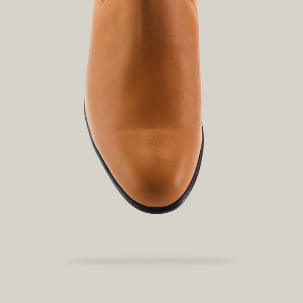 A top-view close-up of the Grasso Honey - Round Toe shoe in premium leather shows a rounded toe and black trim against a white background.