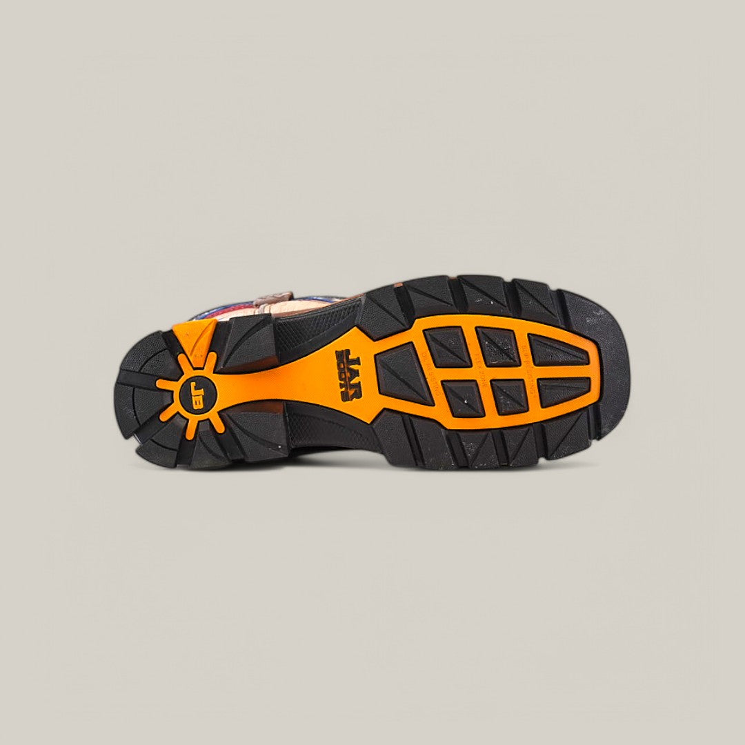 The image displays the sole of the Aventajado Penac Composite Toe - E6282, resembling rugged Texas Country Work Boots. It has orange and black rubber grips with a tire-like tread, 6th branding near the center, and a sunburst design on the heel against a plain light gray background.